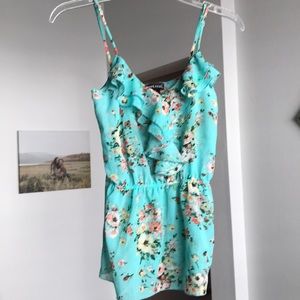🌸VINTAGE WET SEAL PRETTY FLORAL TOP SIZE XS EXCELLENT CONDITION! NWOT